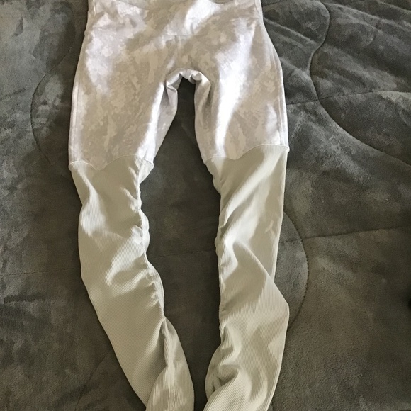 ALO Yoga Pants - Alo leggings